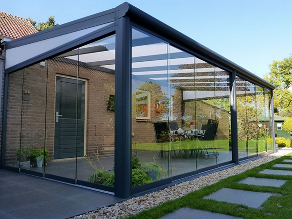 庭院內(nèi)陽光房